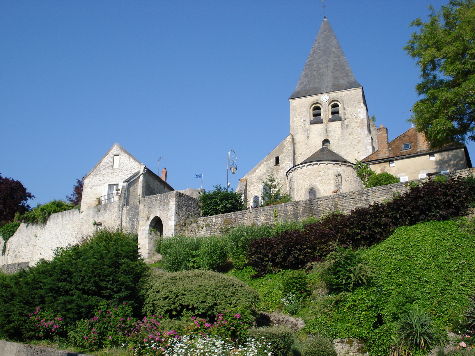 Forteresse médiévale de Yèvre-le-Châtel