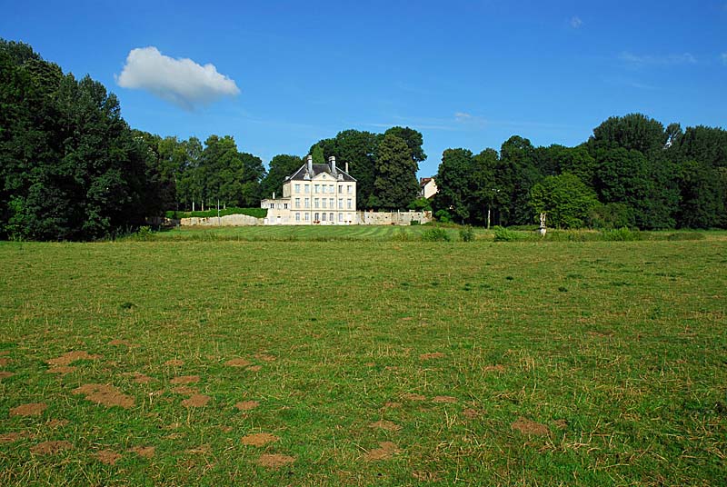 CHATEAU FAMILIAL DU XVIIIe A PIEPAPE