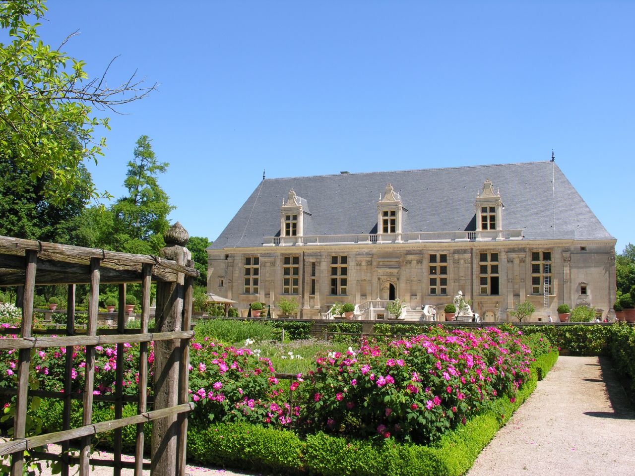 CHATEAU DU GRAND JARDIN, COTE CHATEAU