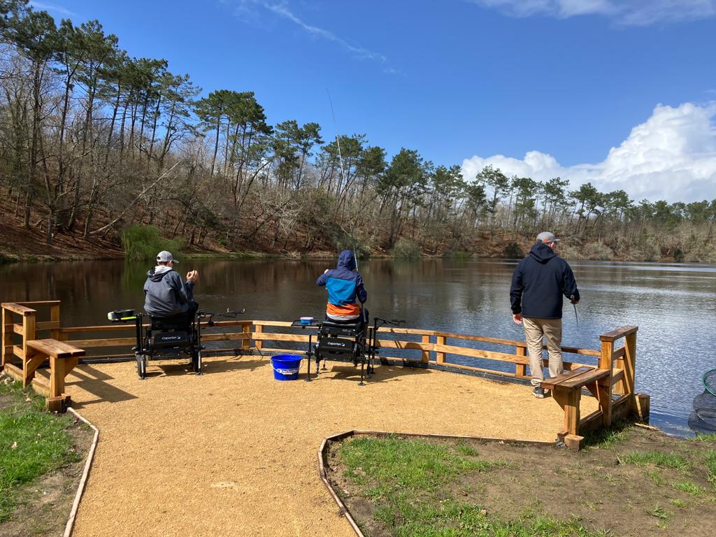 Ponton de pêche de l'étang du Bourg Vieux - Bias