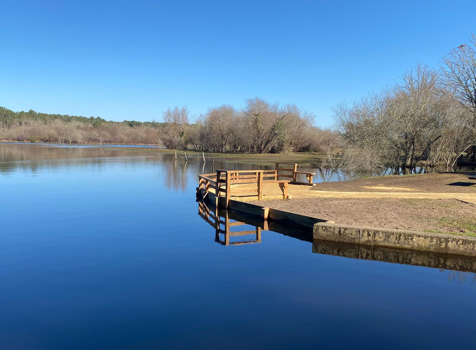 Ponton de pêche de l'étang du Bourg Vieux - Bias