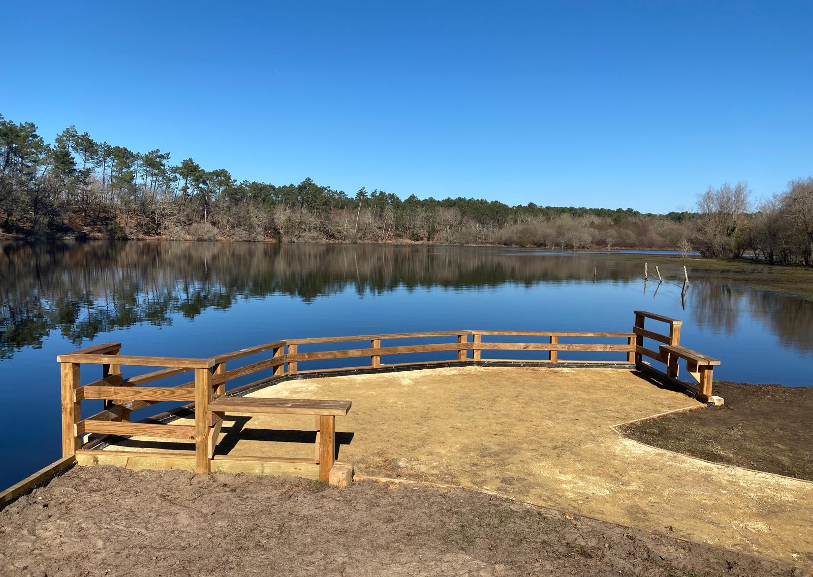 Ponton de pêche de l'étang du Bourg Vieux - Bias