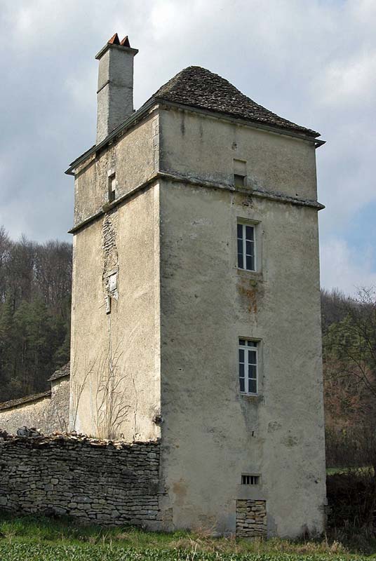 LA TOUR CARRE DE GERMAINES