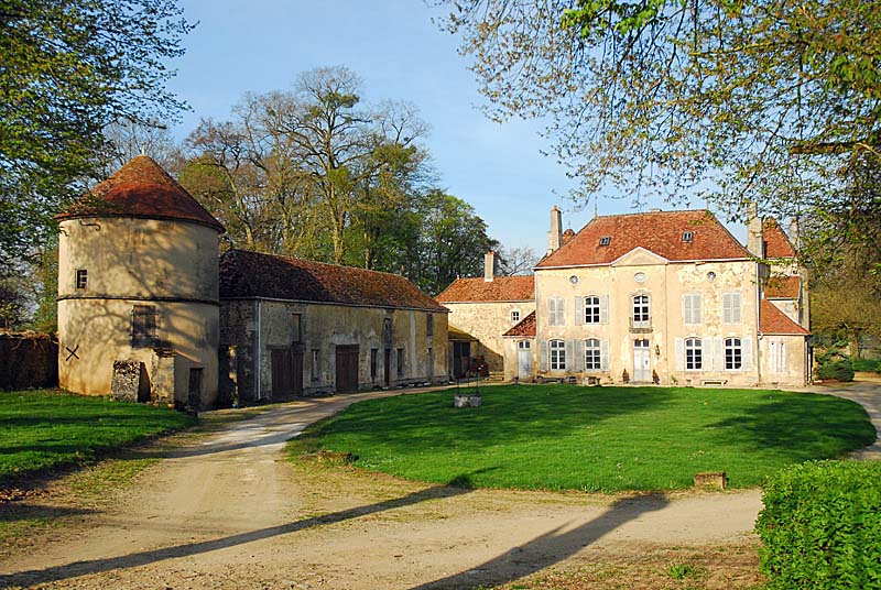 CHATEAU XVIIe SIECLE DE DAMPIERRE