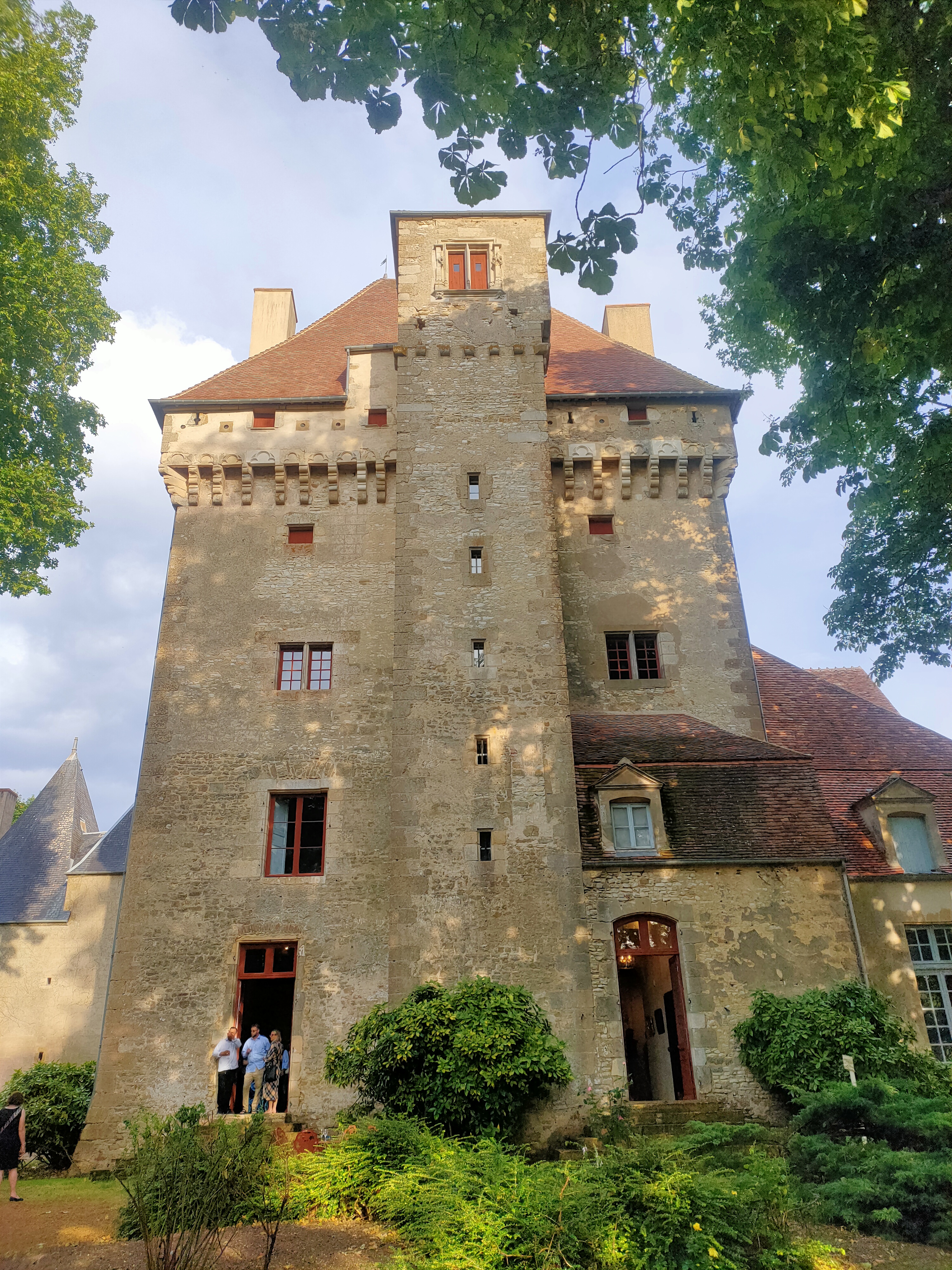 Donjon de Menetou-Couture