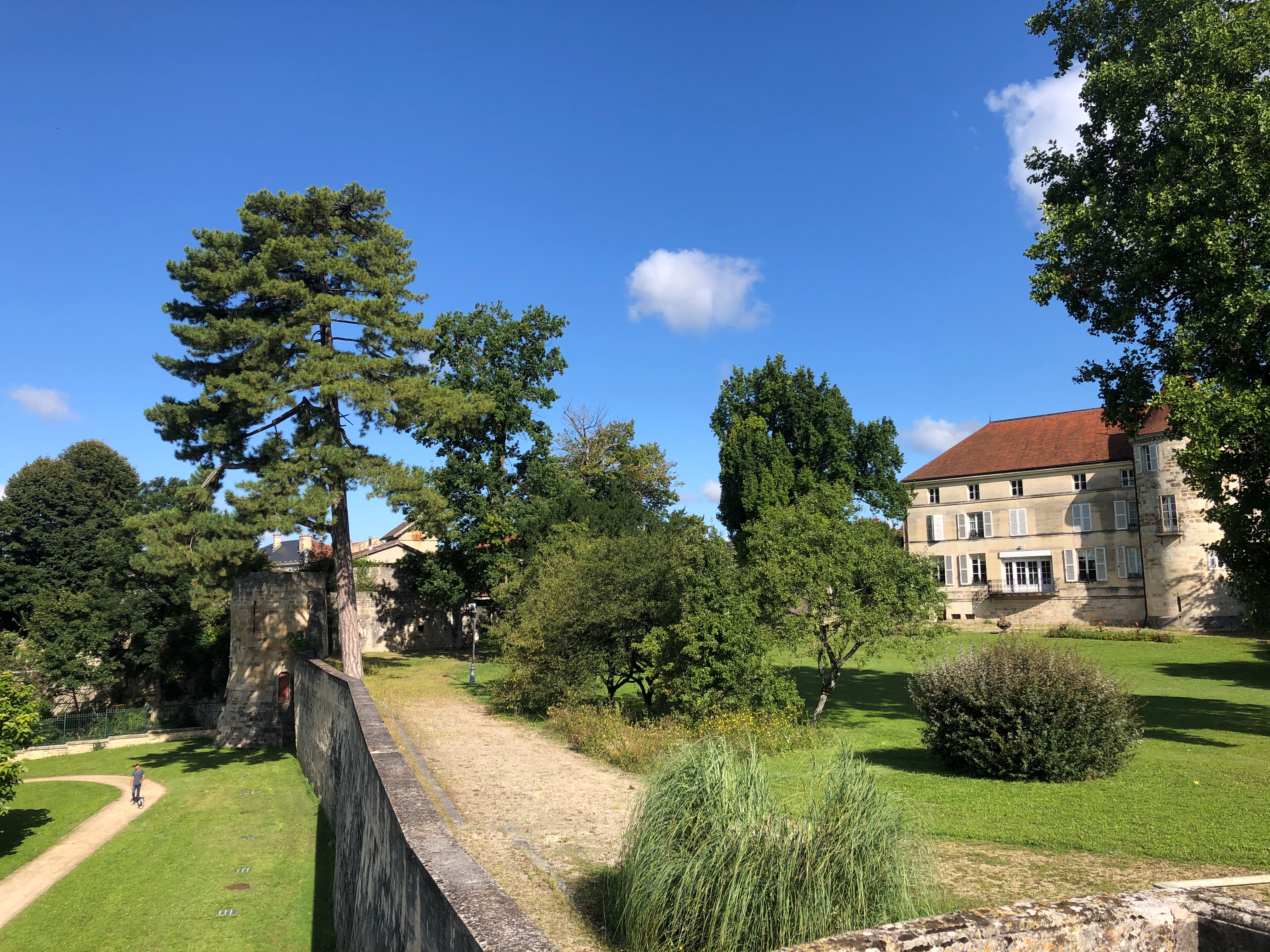Le Château et ses fortifications
