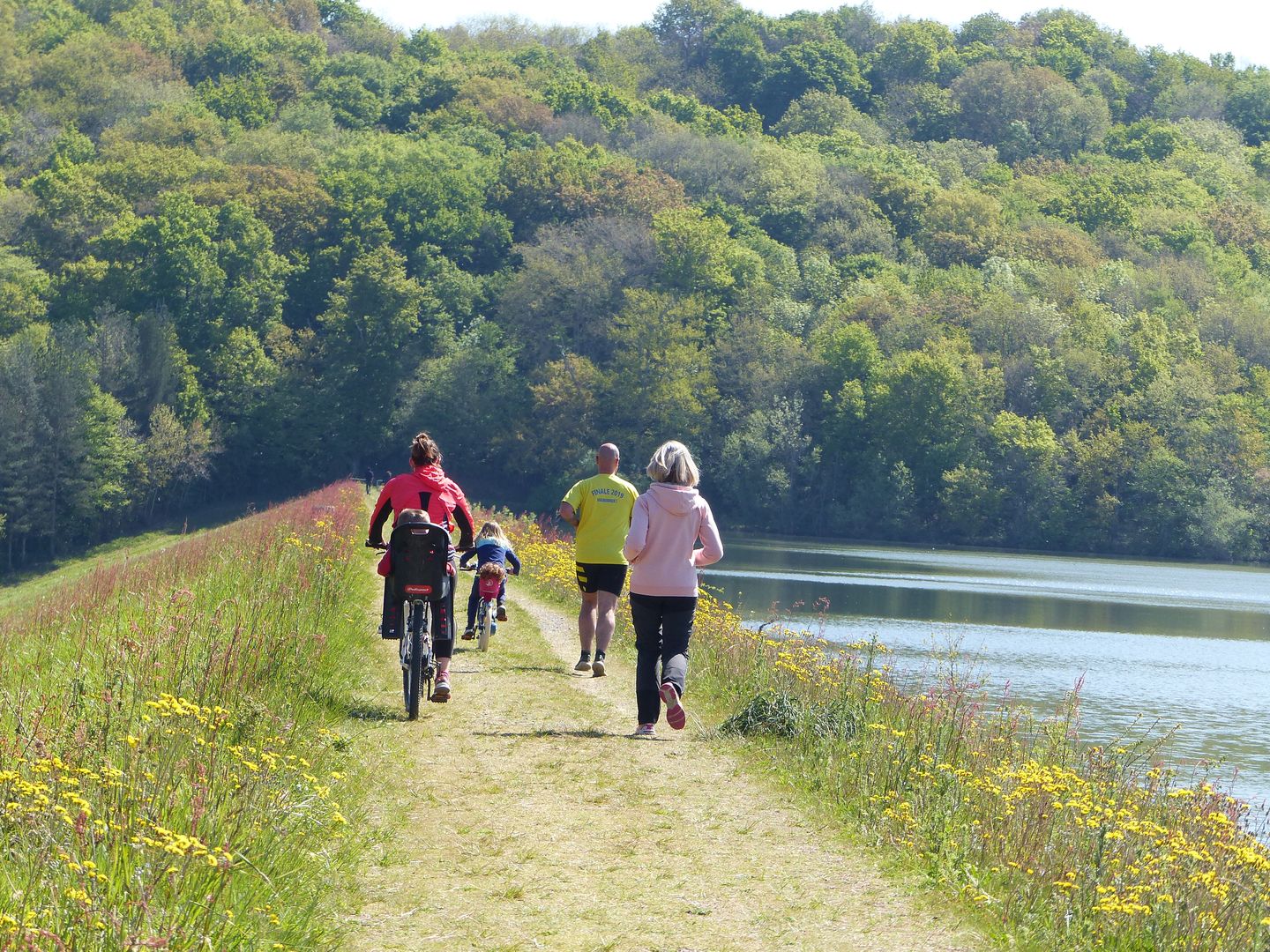 Lac de Bassillon-Vauzé