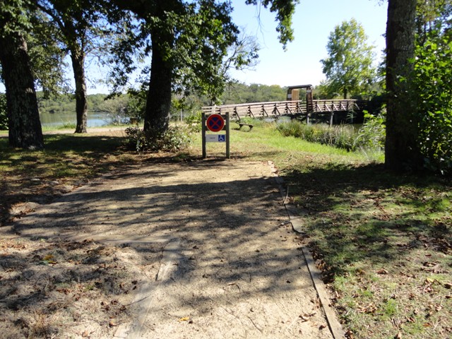 Ponton de pêche de l'étang d'Aureilhan à Mimizan