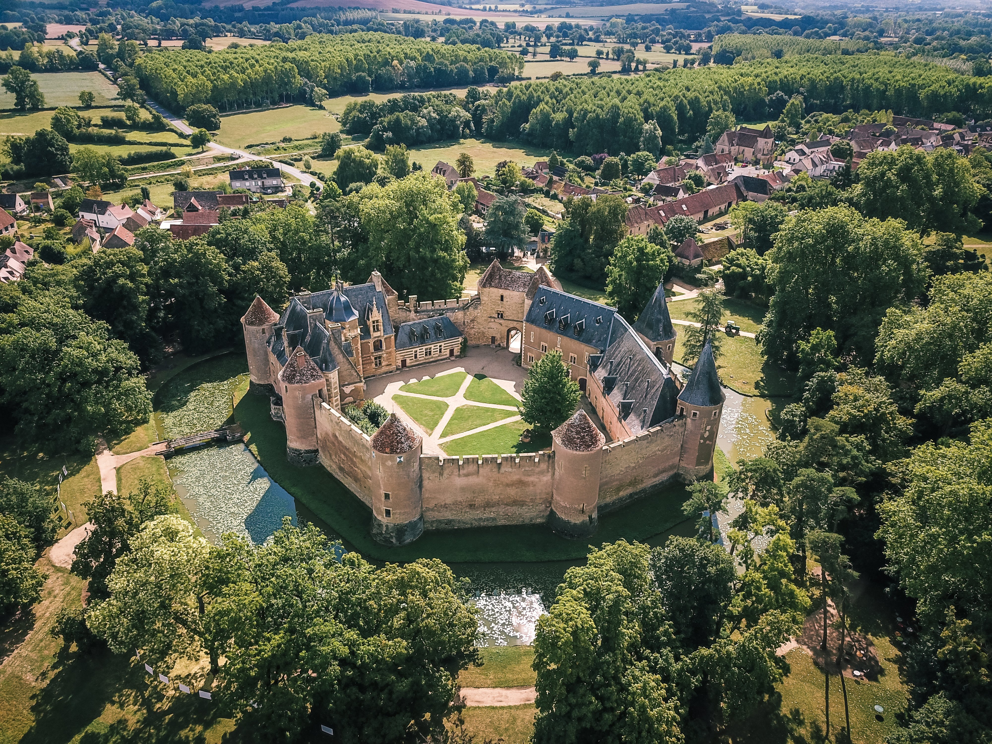 Château et jardins d'Ainay-le-Vieil