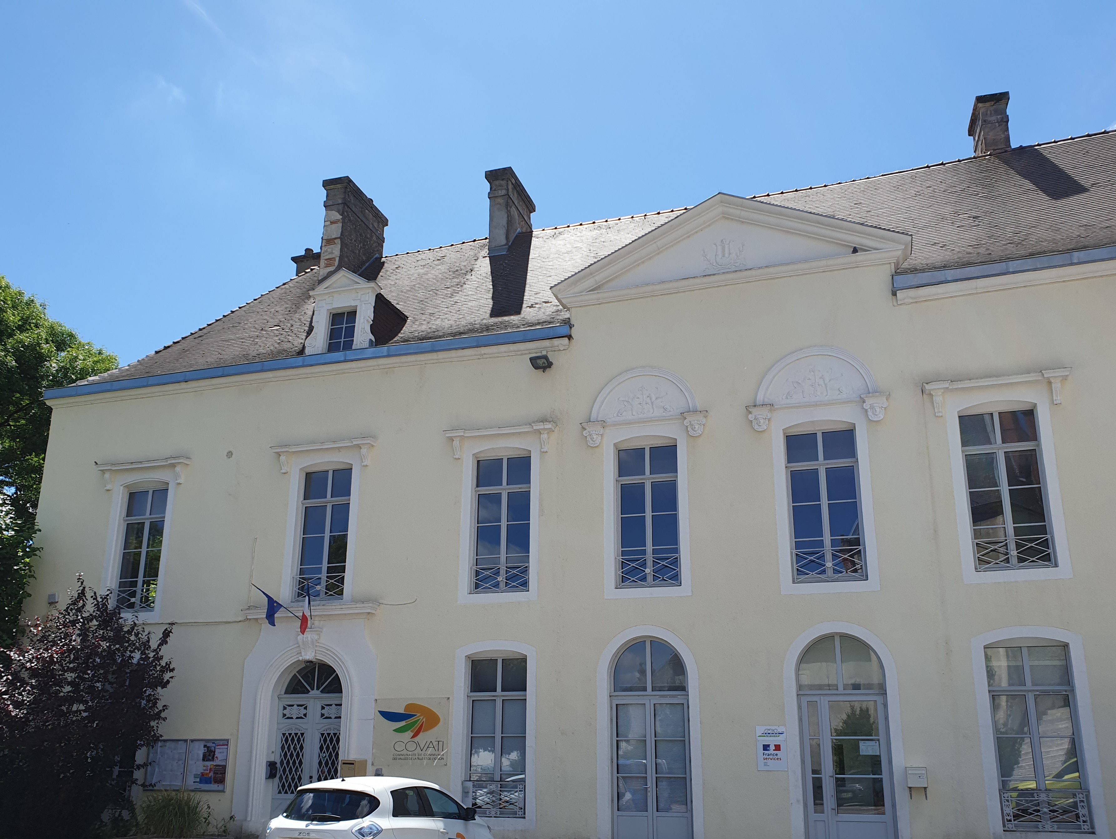 Le Château Charbonnel et la Tour de Lénoncourt