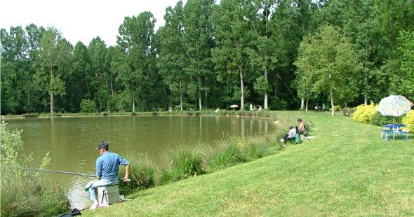 Plan d'eau de Château-Larcher