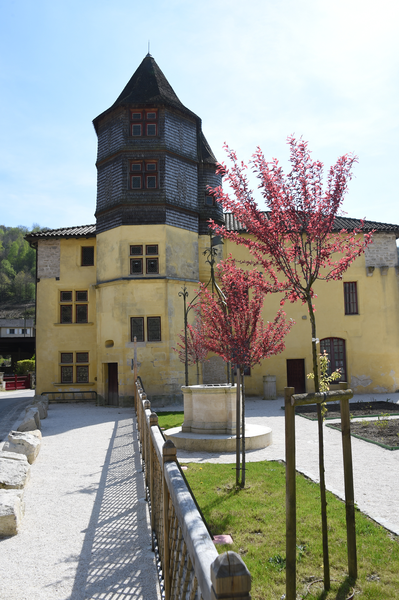 Les Jardins du Château jaune