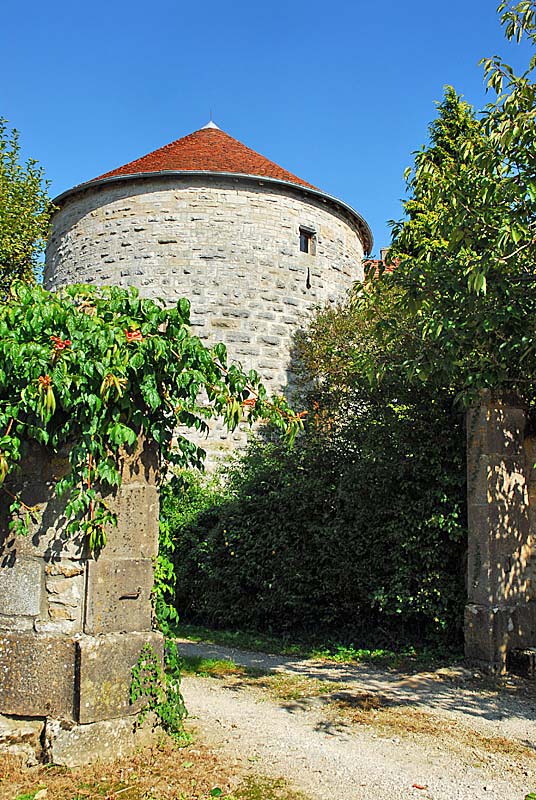 CHATEAU XVe DE CHARMOILLES