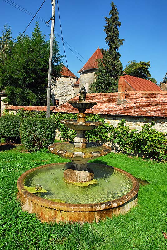 CHATEAU XVe DE CHARMOILLES