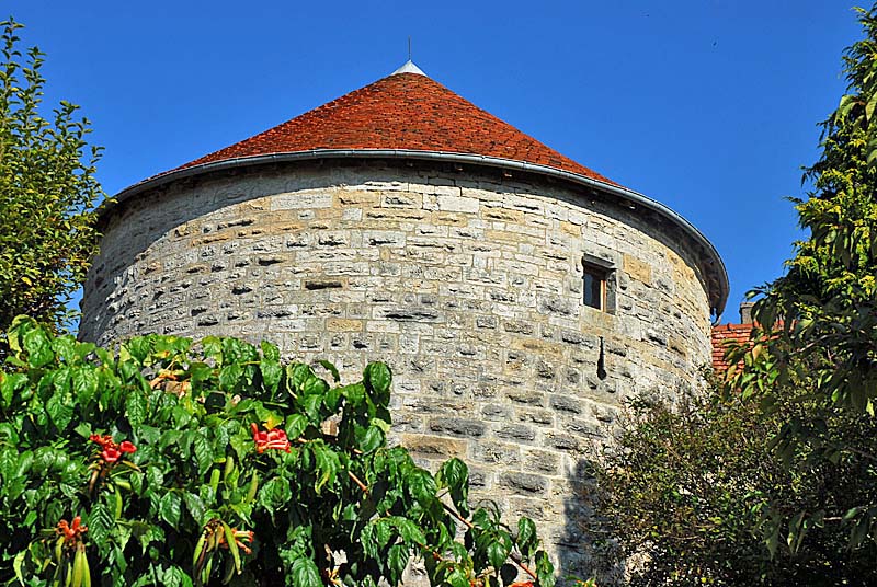 CHATEAU XVe DE CHARMOILLES