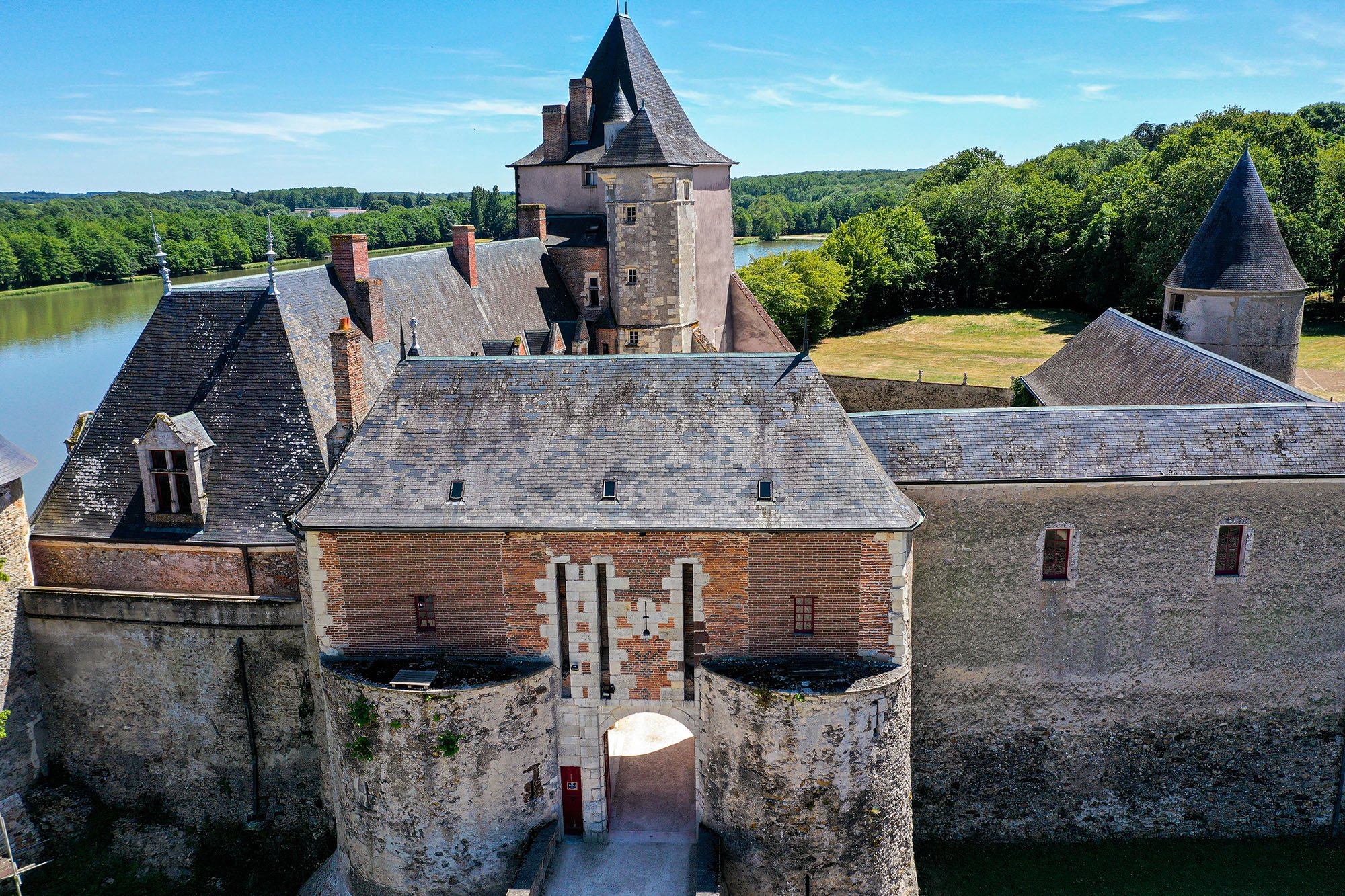 Château de La Chapelle-d'Angillon et Musée Alain-Fournier