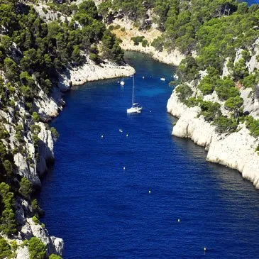 Baptême en Hélicoptère - Survol des Calanques de Marseille