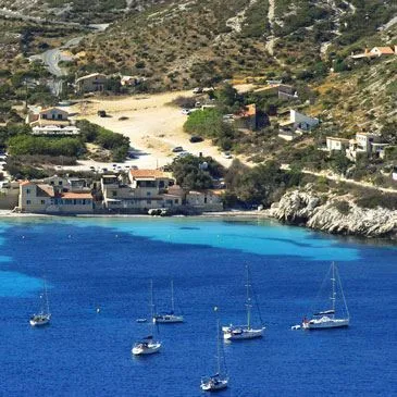 Baptême en Hélicoptère - Survol des Calanques de Marseille