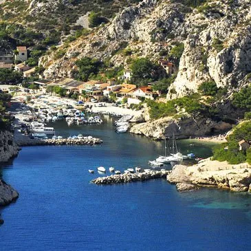 Baptême en Hélicoptère - Survol des Calanques de Marseille