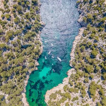 Baptême en Hélicoptère - Survol des Calanques de Marseille
