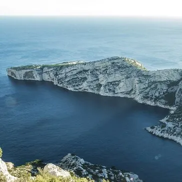 Baptême en Hélicoptère - Survol des Calanques de Marseille