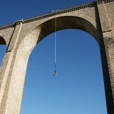 Saut à l'élastique au Viaduc de l’Isle Jourdain près de Poitiers
