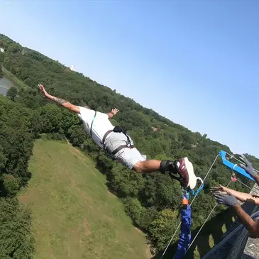 Saut à l'élastique près de Châteauroux