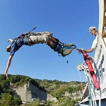 Saut à l'élastique au Pont de Ponsonnas près de Grenoble