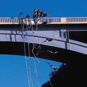 Saut à l'élastique au Pont de Ponsonnas près de Grenoble