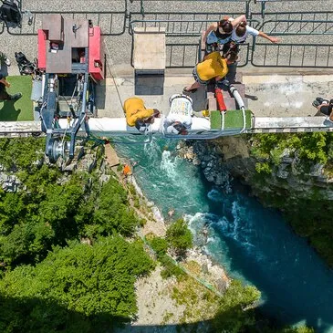 Saut à l'élastique au Pont de Ponsonnas près de Grenoble