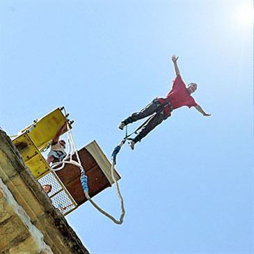 Saut à l'élastique au Viaduc de Coquillau en Vendée