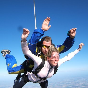 Saut en Parachute en Tandem près d'Arras
