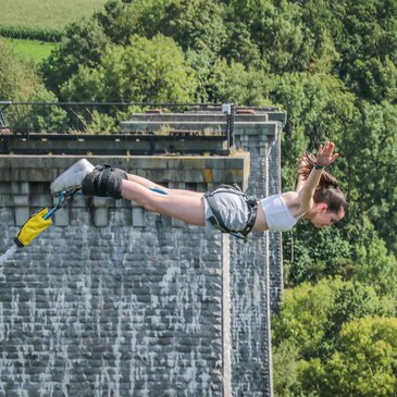 Saut à l'élastique au Viaduc de la Souleuvre en Normandie