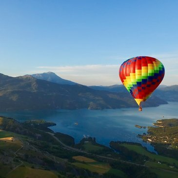 Vol en Montgolfière - Survol du Lac de Serre-Ponçon