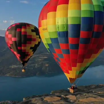 Vol en Montgolfière - Survol du Lac de Serre-Ponçon