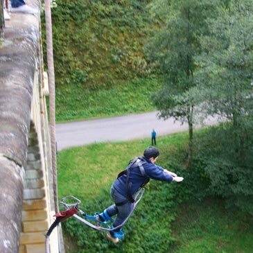 Saut à l'élastique à Epinal dans les Vosges