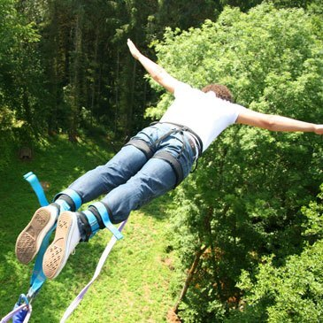 Saut à l'élastique à Epinal dans les Vosges