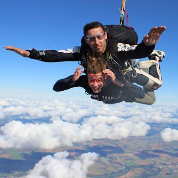 Saut en Parachute Tandem à Niort