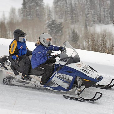 Initiation à la Conduite d'un Scooter des Neiges à Auron