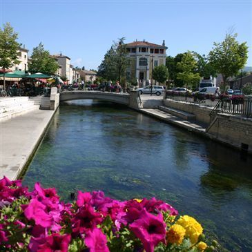 Cabane dans les Arbres à l'Isle-sur-La-Sorgue