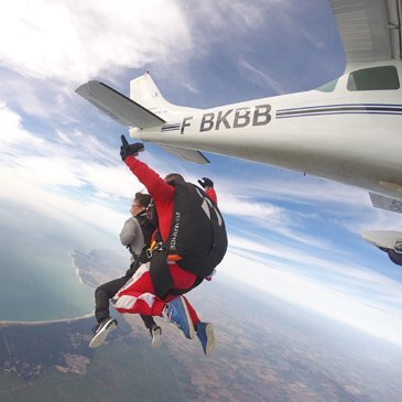 Saut en Parachute Tandem près de Nantes