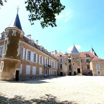 Nuit au Château d'Island près d'Auxerre