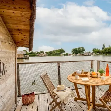 Nuit en Cabane sur l'Eau près de Poitiers