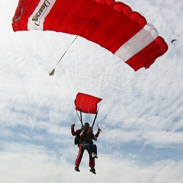Saut en Parachute Tandem près de Millau