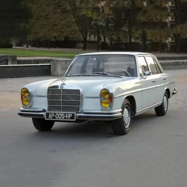 Balade en Voiture de Collection au Château de Pierrefonds