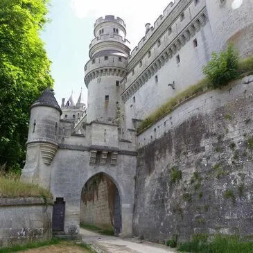 Balade en Voiture de Collection au Château de Pierrefonds