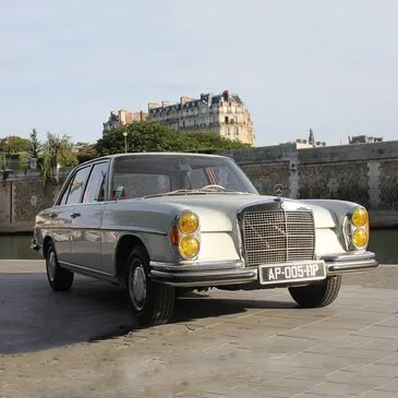 Balade en Voiture de Collection au Château de Pierrefonds