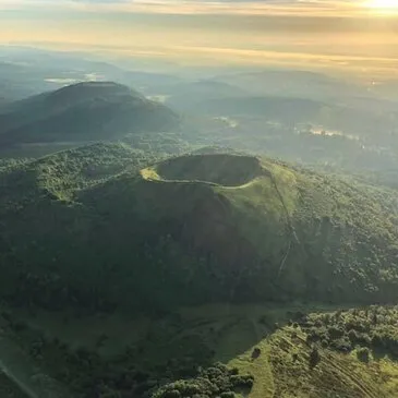 Vol en Montgolfière - Survol des Volcans d'Auvergne