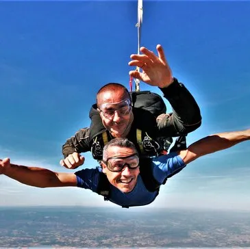 Saut en Parachute Tandem près de Roanne
