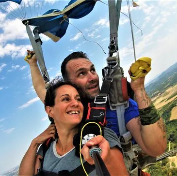 Saut en Parachute Tandem près de Roanne